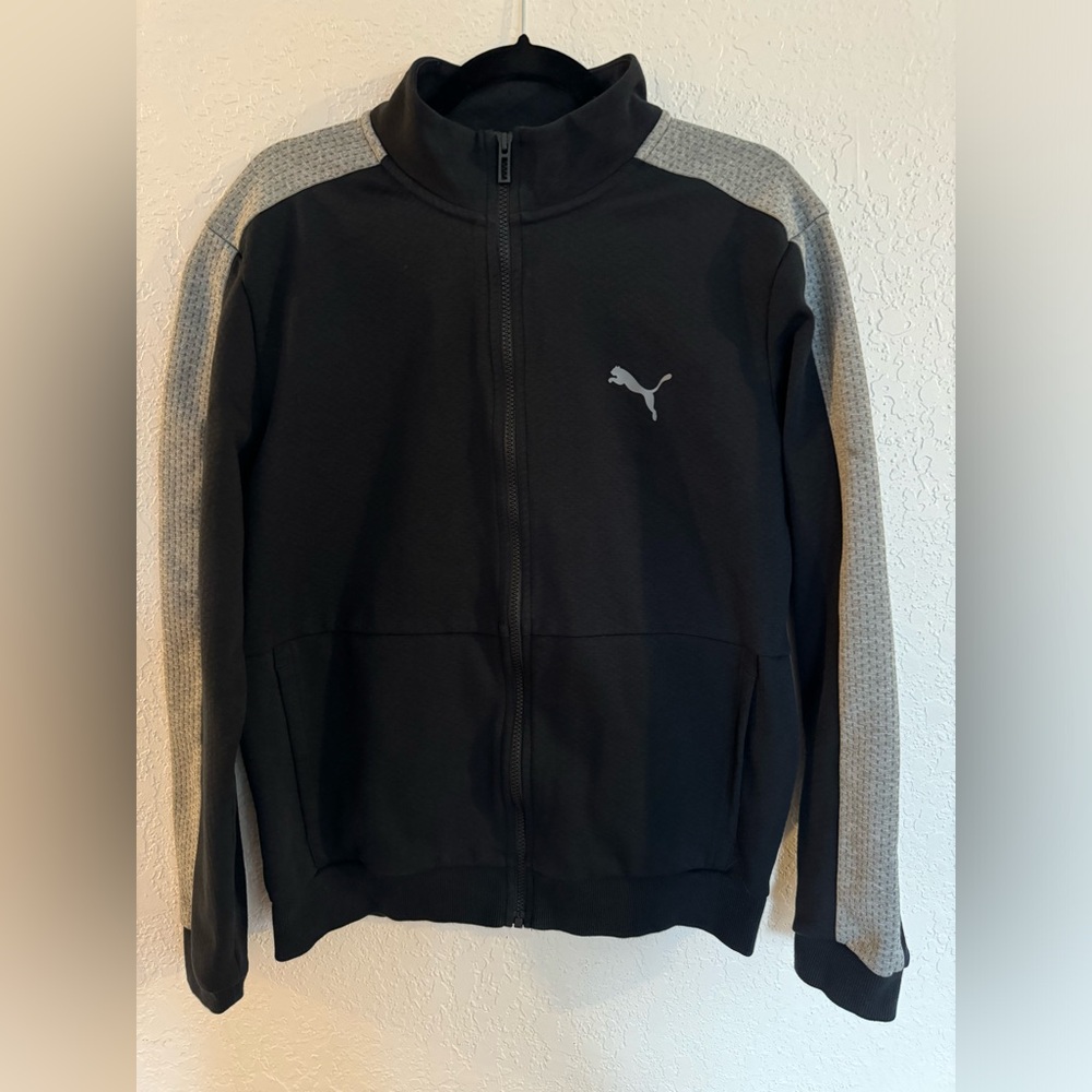 Puma Men's Jacket Zip-Up Athletic Black and Gray Size Med. Mock Neck.Lightweight